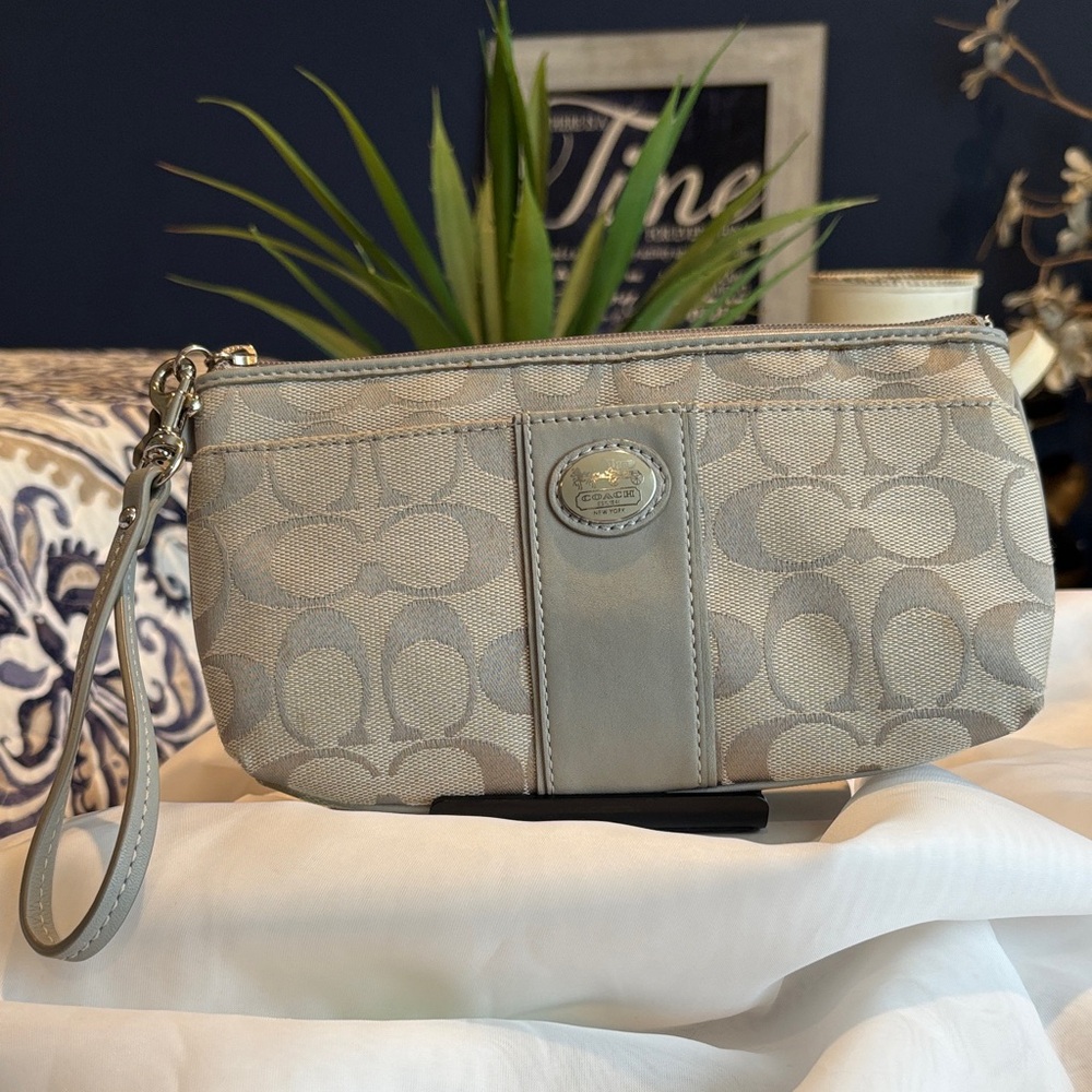 Coach Signature Wristlet - Light Gray
